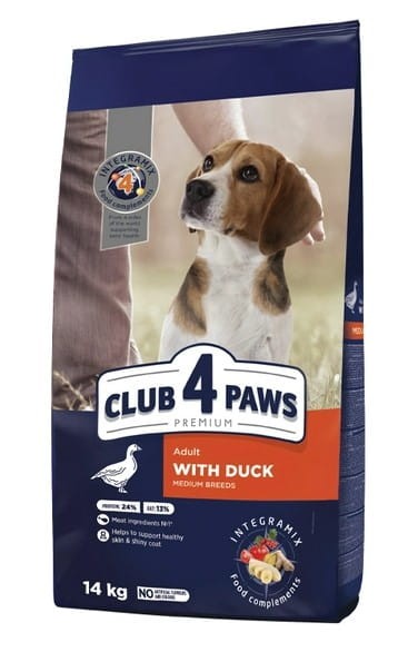club 4 paws średnie rasy z kaczką.jpg