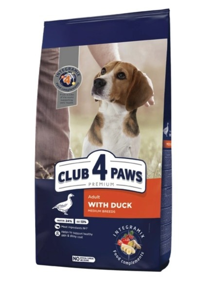 club 4 paws średnie rasy z kaczką.jpg